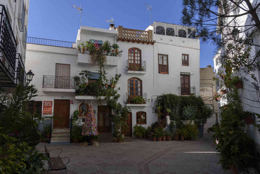 Granada - la Alpujarra 041 - Lanjarón - plazeta de Santa Ana.jpg